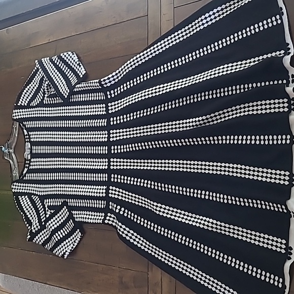 Danny & Nicole Black/White Stripe Sweater Dress size 1X - Picture 5 of 6